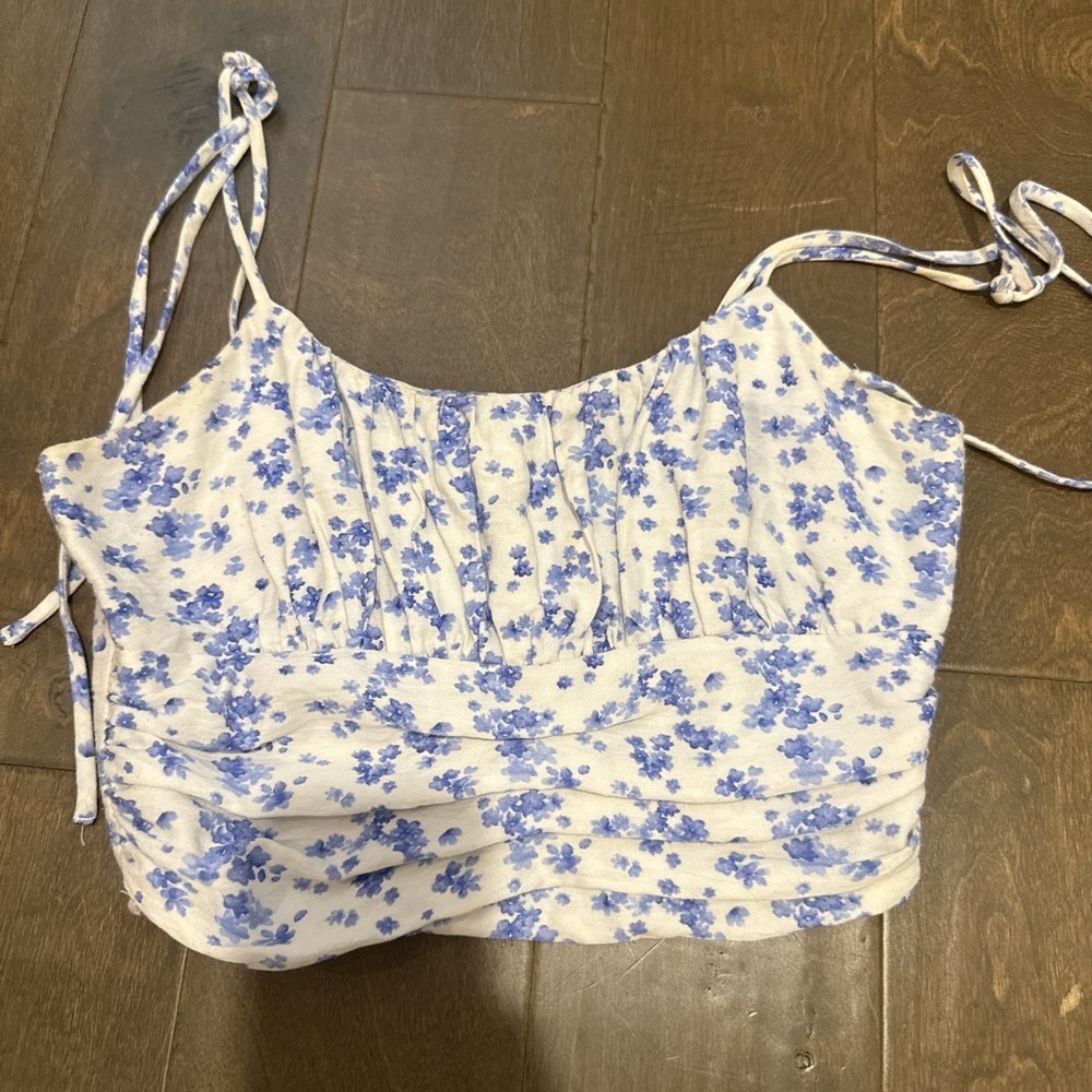 Forever 21 Blue Floral Crop Top